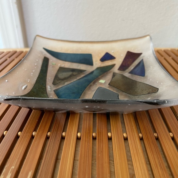 KURT MCVAY SIGNED FUSED GLASS CHIPS IRIDESCENT FROSTED TRINKET Plate - Picture 2 of 8